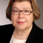 Frau Rosa-Maria Krämer, Rechtsanwältin für Finanzen, Freie Autorin